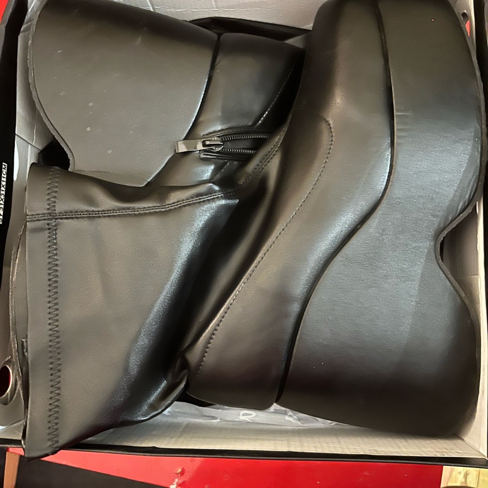 Liliana Boots